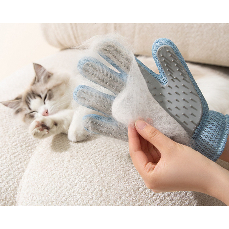 Reusable Dog and Cat Shedding Grooming Gloves
